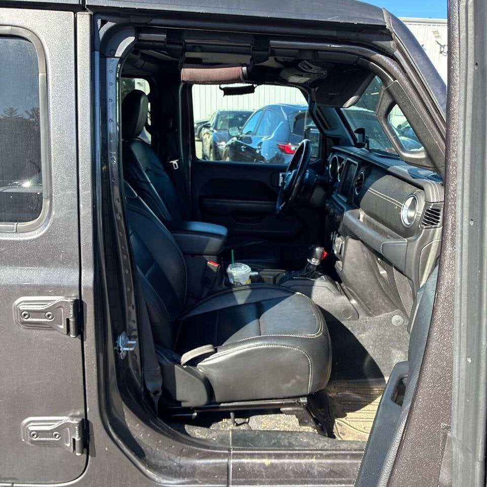 2018 Jeep Wrangler Unlimited Sahara 4x4 4dr SUV (midyear release)