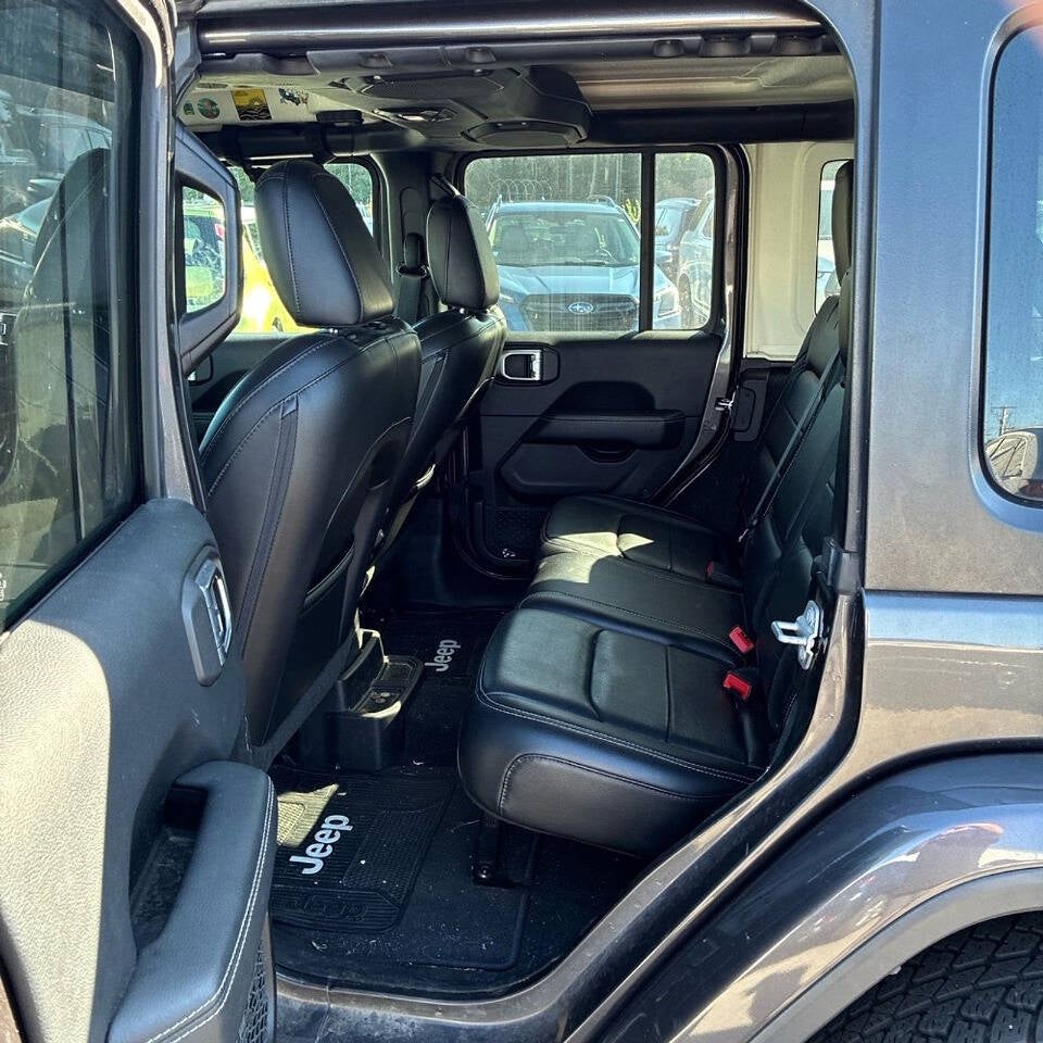 2018 Jeep Wrangler Unlimited Sahara 4x4 4dr SUV (midyear release)
