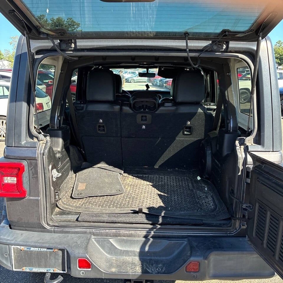 2018 Jeep Wrangler Unlimited Sahara 4x4 4dr SUV (midyear release)