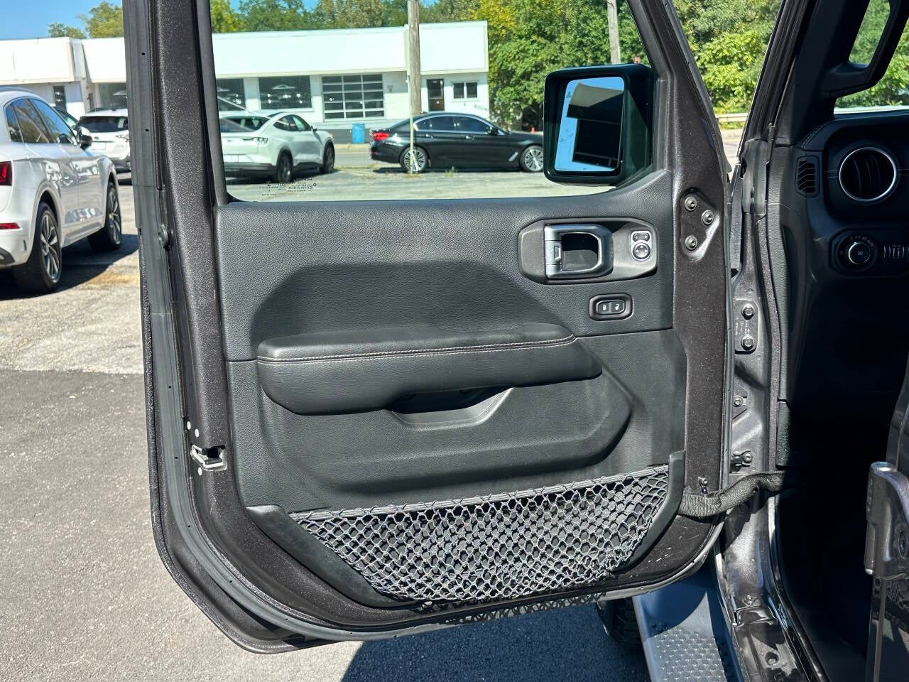 2018 Jeep Wrangler Unlimited Sahara 4x4 4dr SUV (midyear release)