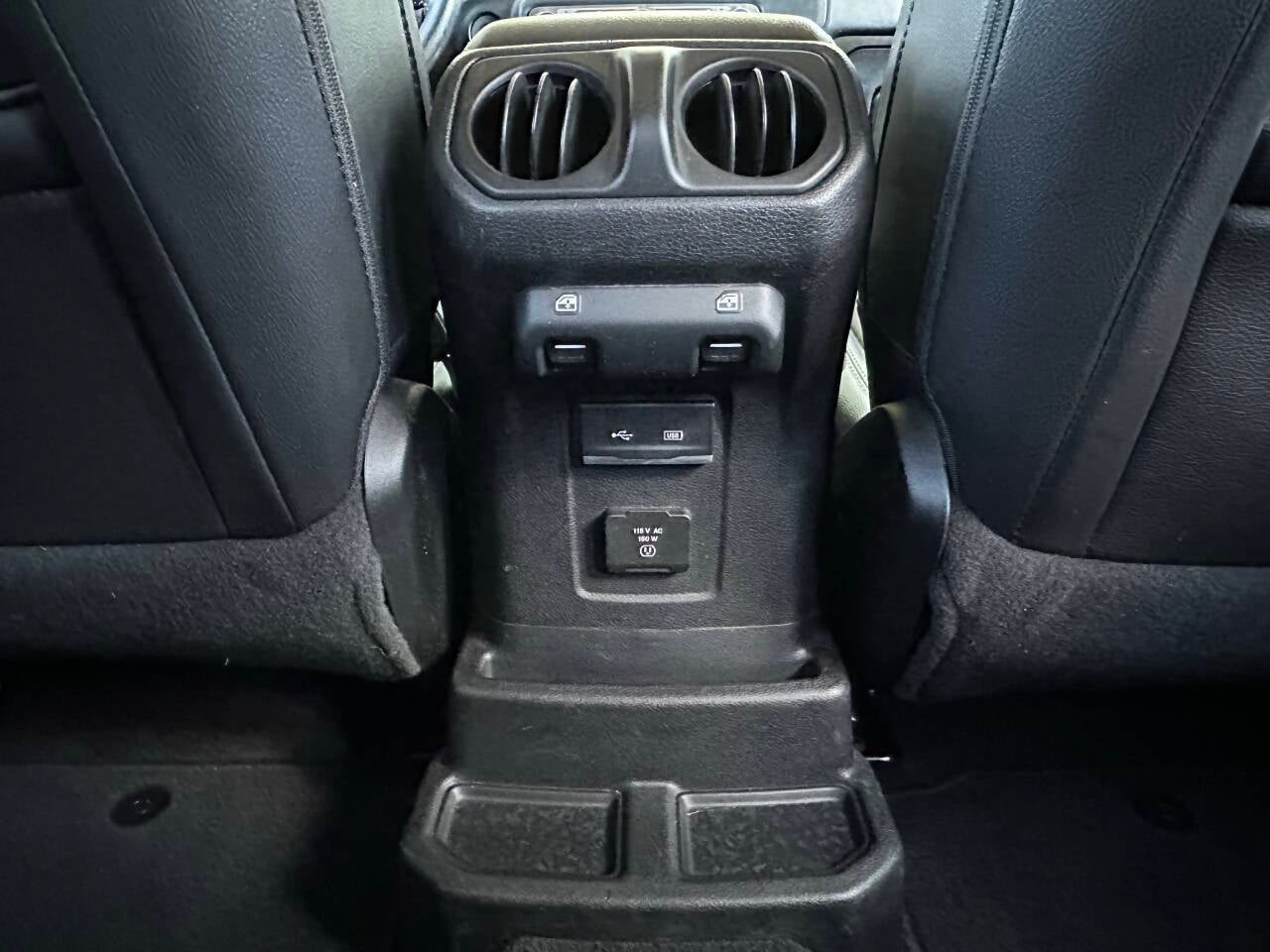 2018 Jeep Wrangler Unlimited Sahara 4x4 4dr SUV (midyear release)