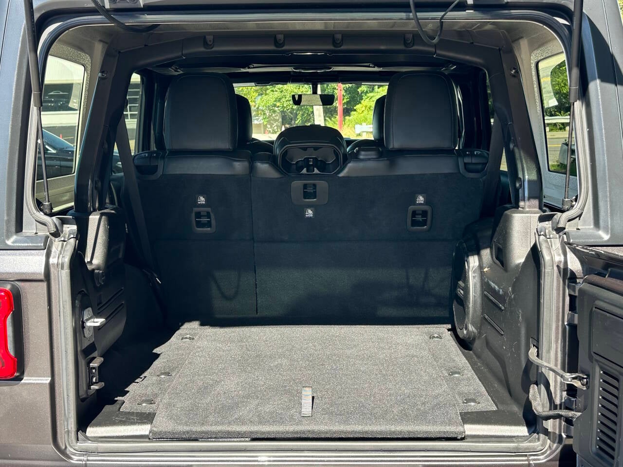 2018 Jeep Wrangler Unlimited Sahara 4x4 4dr SUV (midyear release)