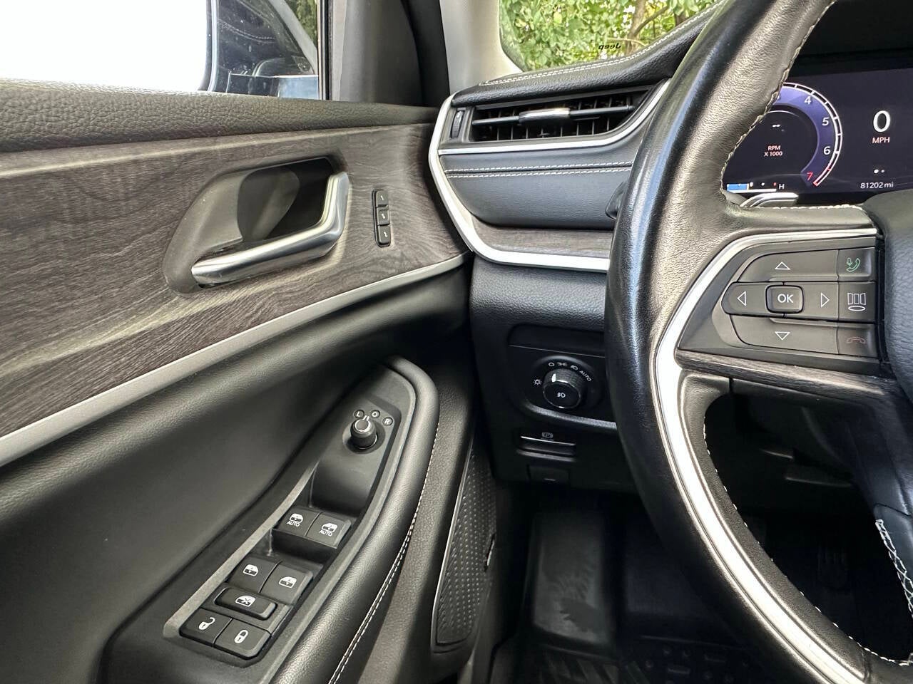 2022 Jeep Grand Cherokee Limited 4x4 4dr SUV (midyear release)
