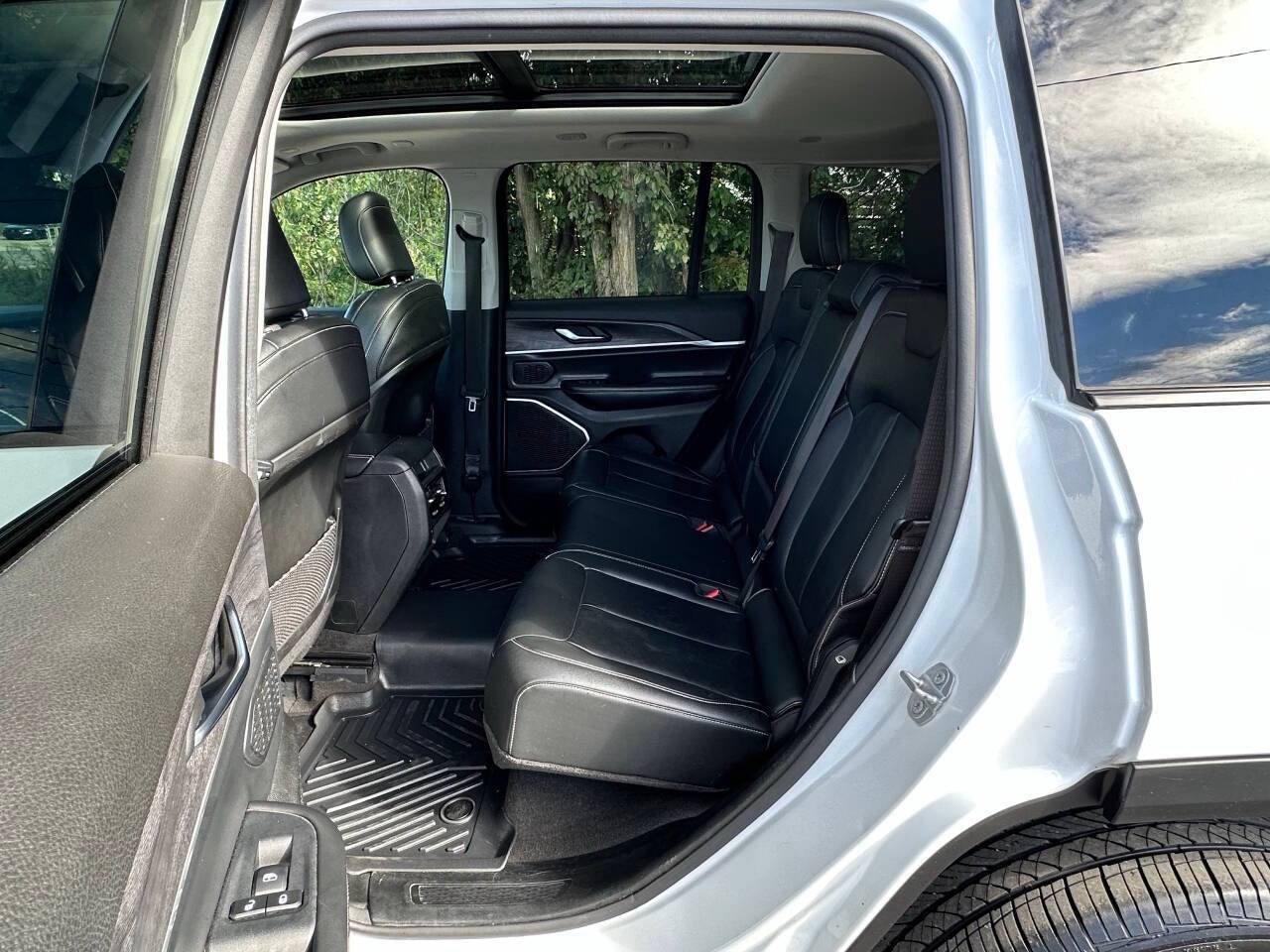 2022 Jeep Grand Cherokee Limited 4x4 4dr SUV (midyear release)