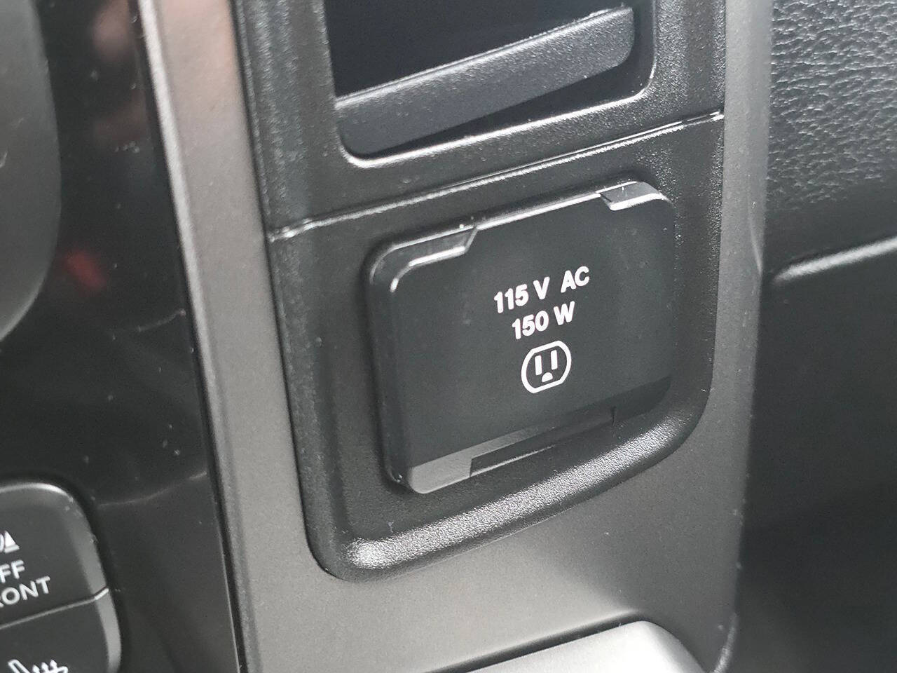 2017 RAM 1500 Night 4x4 4dr Crew Cab 5.5 ft. SB Pickup