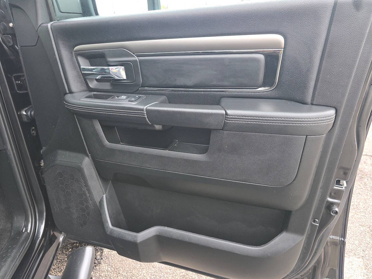 2017 RAM 1500 Night 4x4 4dr Crew Cab 5.5 ft. SB Pickup