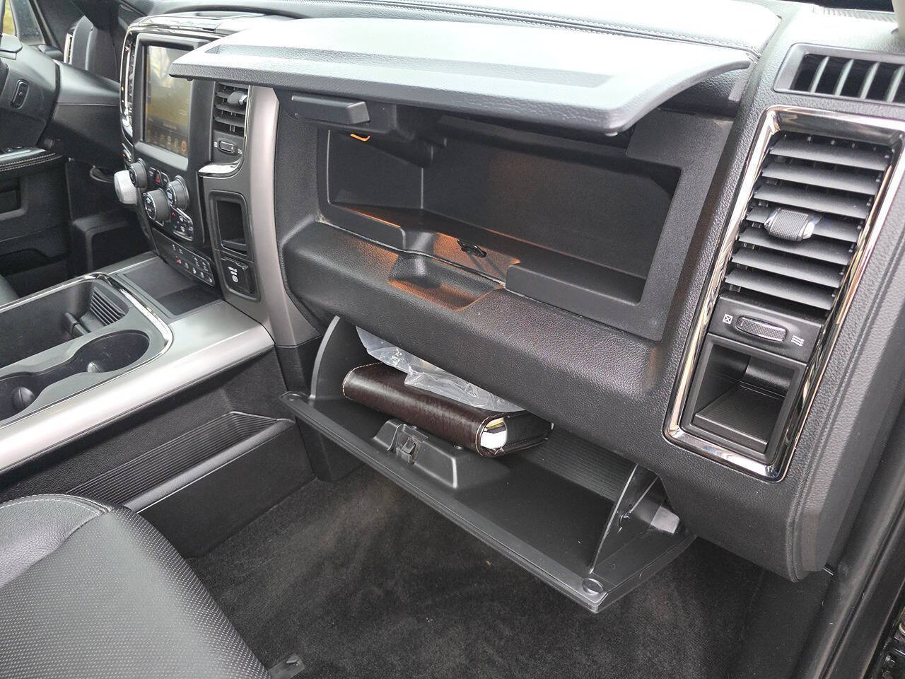 2017 RAM 1500 Night 4x4 4dr Crew Cab 5.5 ft. SB Pickup