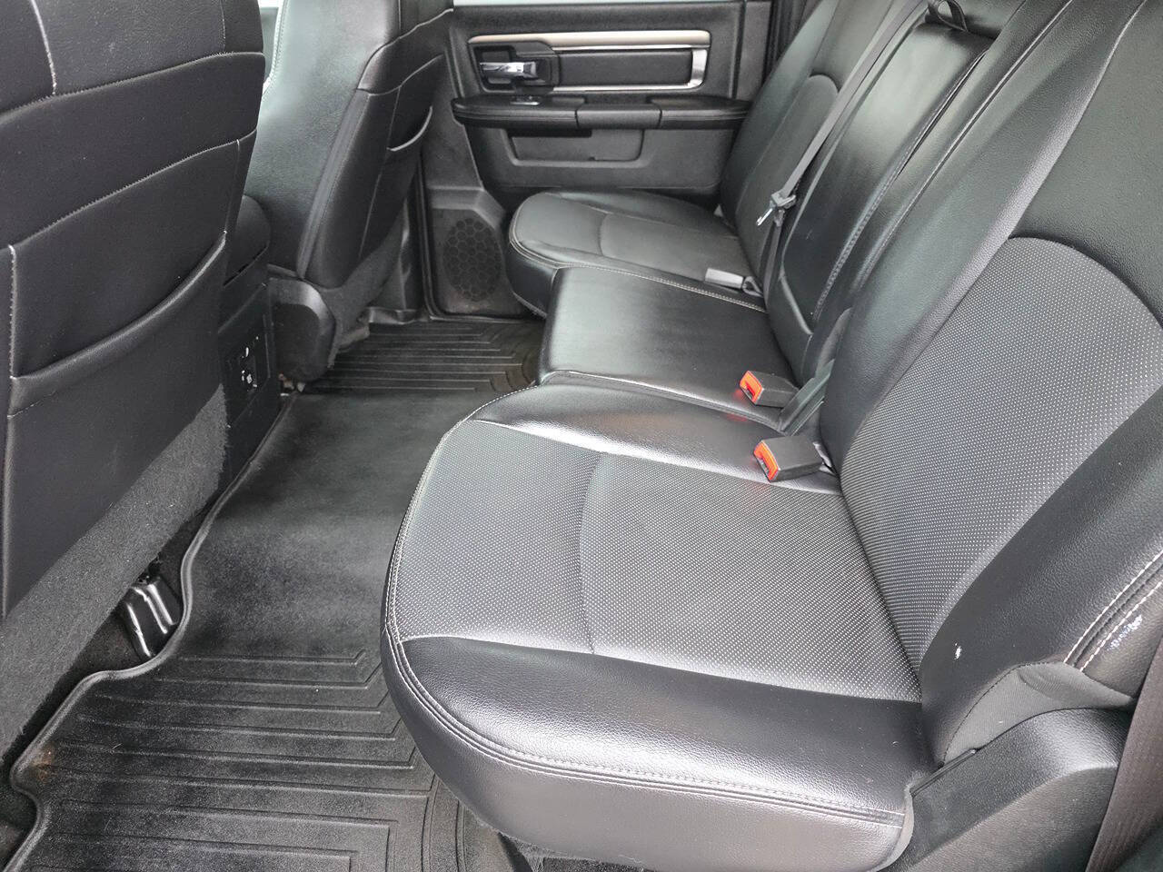 2017 RAM 1500 Night 4x4 4dr Crew Cab 5.5 ft. SB Pickup