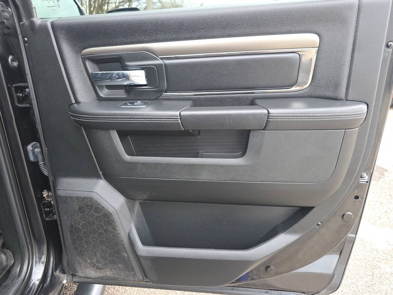 2017 RAM 1500 Night 4x4 4dr Crew Cab 5.5 ft. SB Pickup