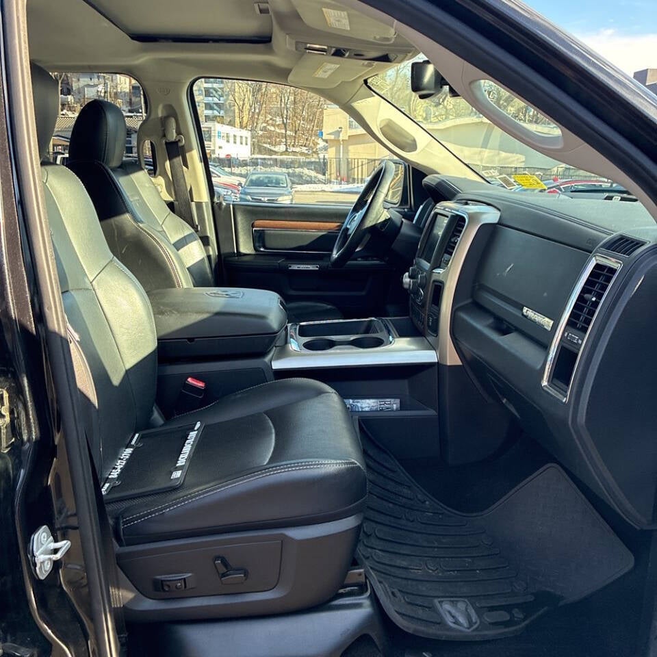 2016 RAM 1500 Laramie 4x4 4dr Crew Cab 5.5 ft. SB Pickup