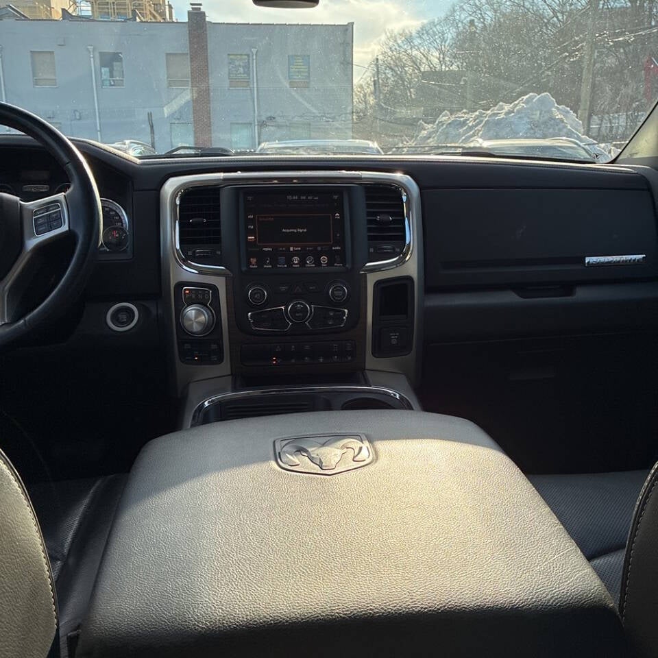 2016 RAM 1500 Laramie 4x4 4dr Crew Cab 5.5 ft. SB Pickup