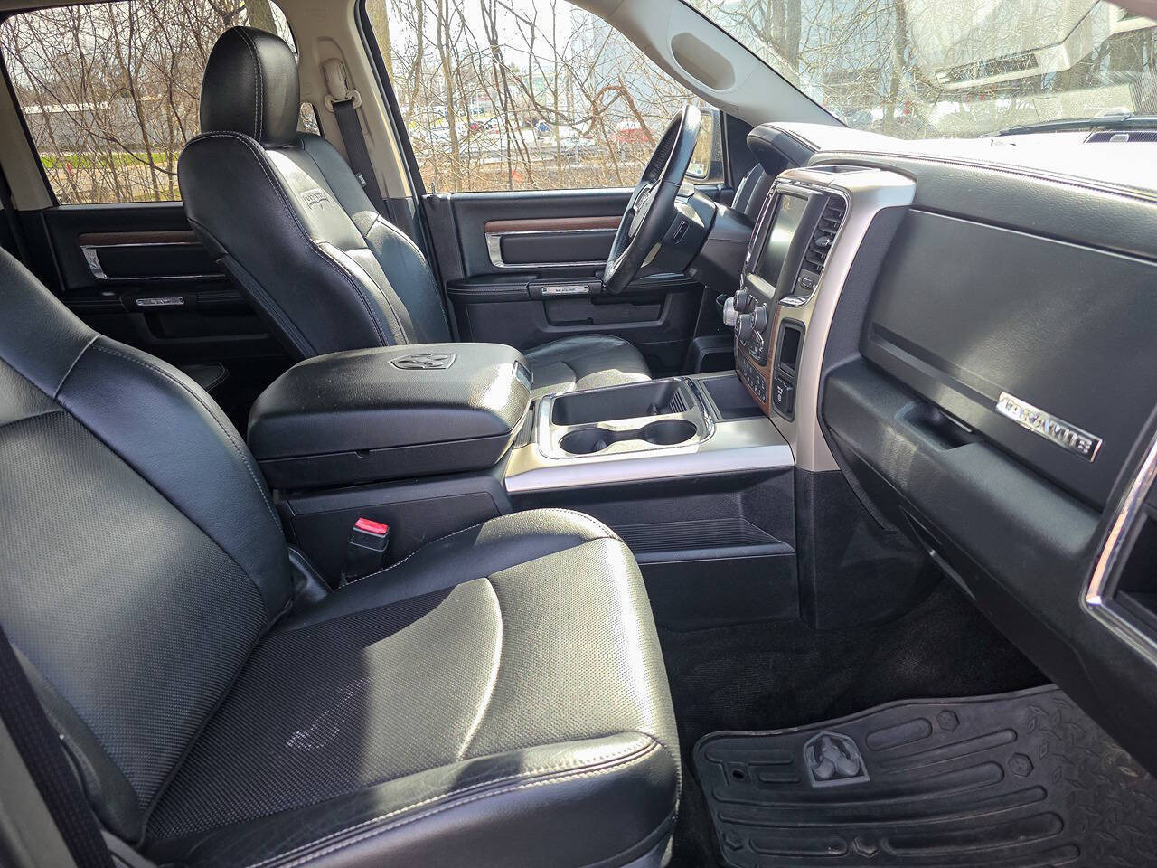 2016 RAM 1500 Laramie 4x4 4dr Crew Cab 5.5 ft. SB Pickup