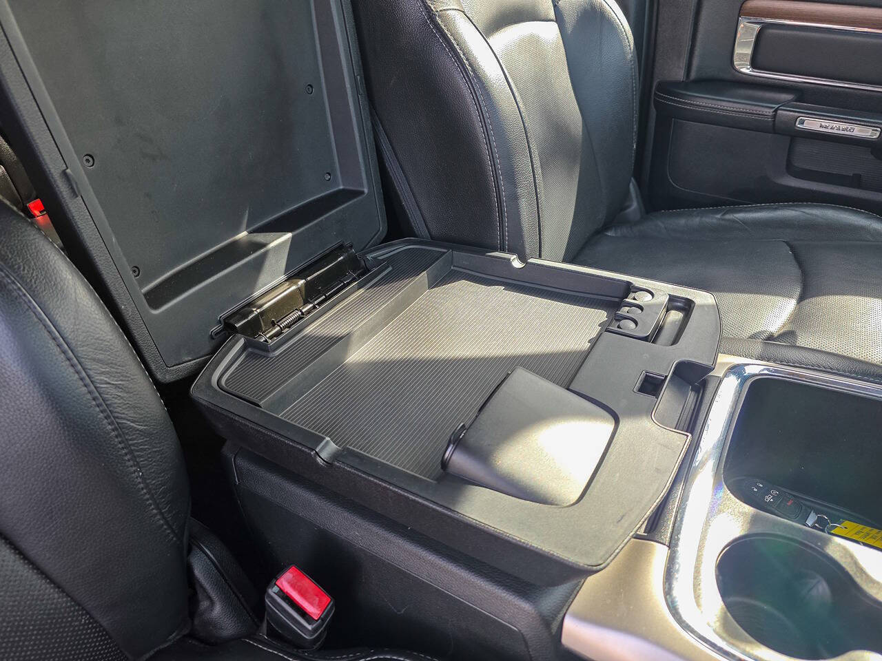 2016 RAM 1500 Laramie 4x4 4dr Crew Cab 5.5 ft. SB Pickup