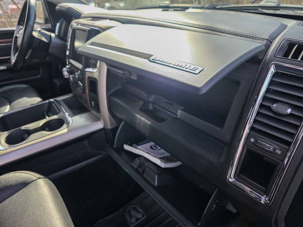 2016 RAM 1500 Laramie 4x4 4dr Crew Cab 5.5 ft. SB Pickup