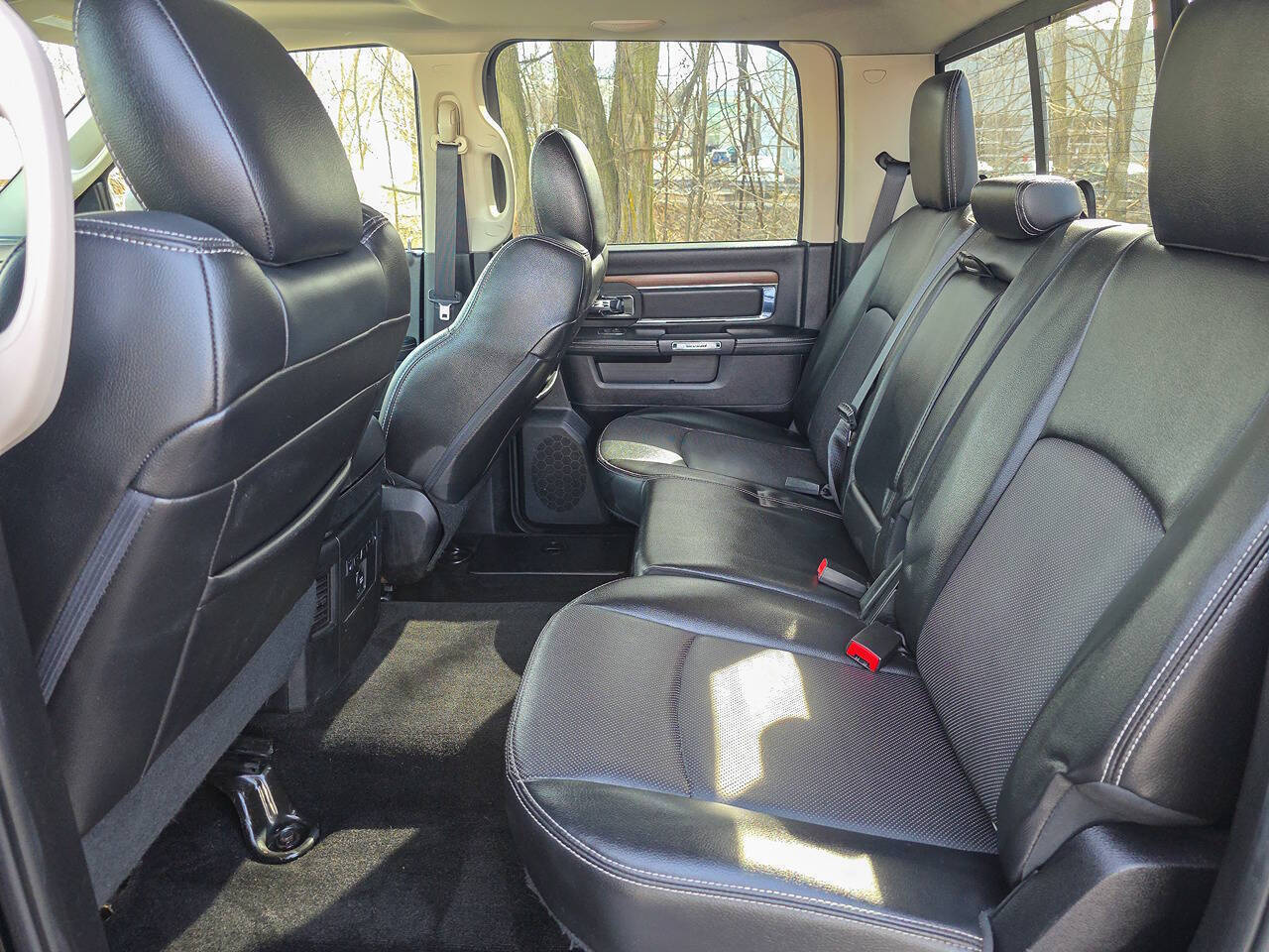 2016 RAM 1500 Laramie 4x4 4dr Crew Cab 5.5 ft. SB Pickup