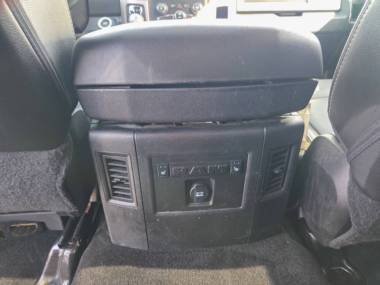 2016 RAM 1500 Laramie 4x4 4dr Crew Cab 5.5 ft. SB Pickup