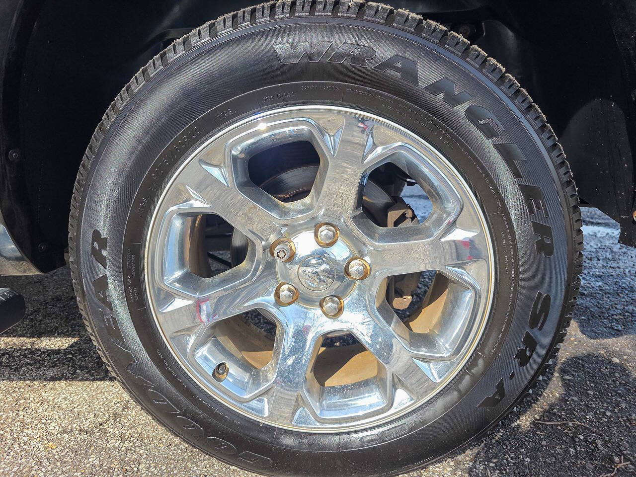 2016 RAM 1500 Laramie 4x4 4dr Crew Cab 5.5 ft. SB Pickup