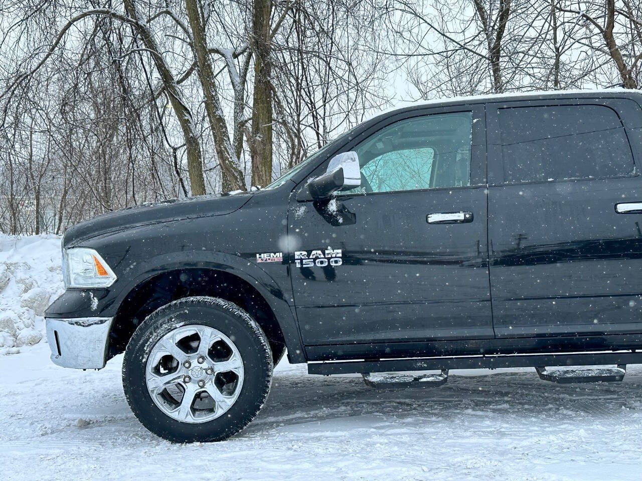 2018 RAM 1500 Laramie 4x4 4dr Crew Cab 6.3 ft. SB Pickup