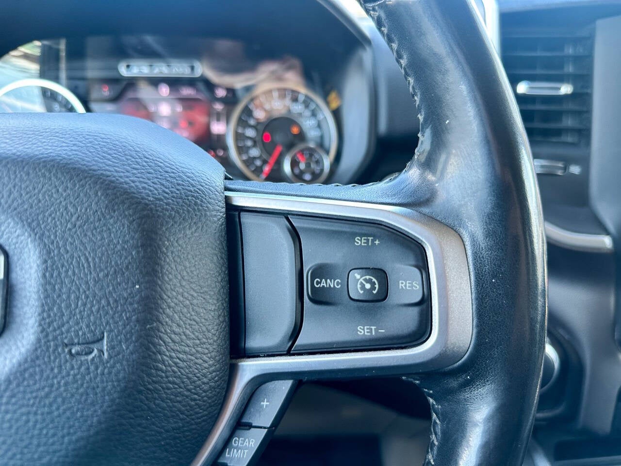 2020 RAM 1500 Big Horn 4x4 4dr Crew Cab 5.6 ft. SB Pickup