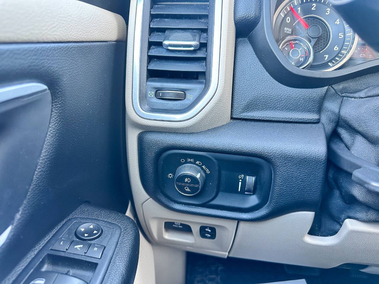 2020 RAM 1500 Big Horn 4x4 4dr Crew Cab 5.6 ft. SB Pickup