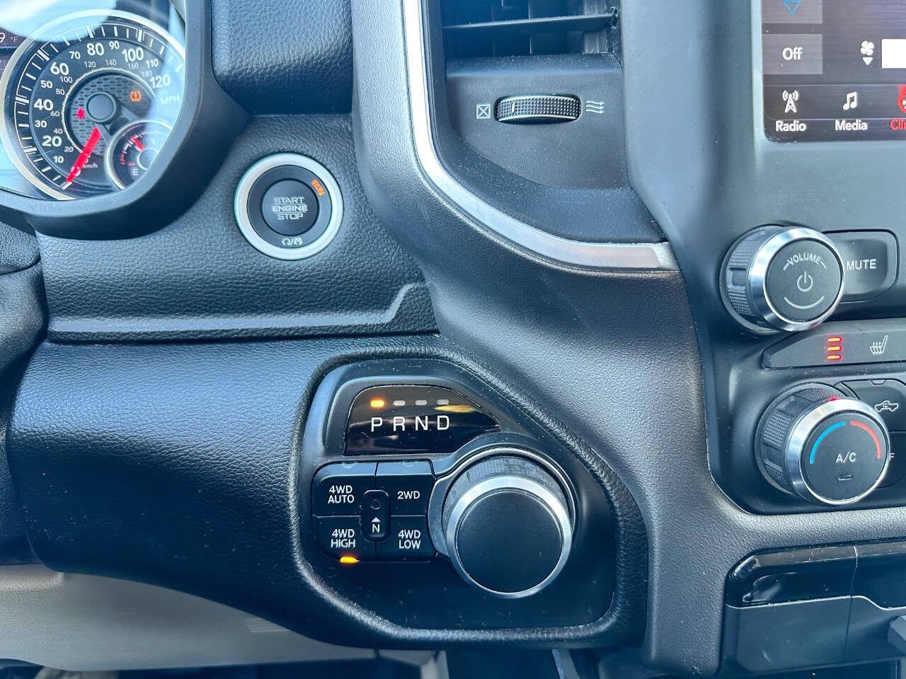 2020 RAM 1500 Big Horn 4x4 4dr Crew Cab 5.6 ft. SB Pickup