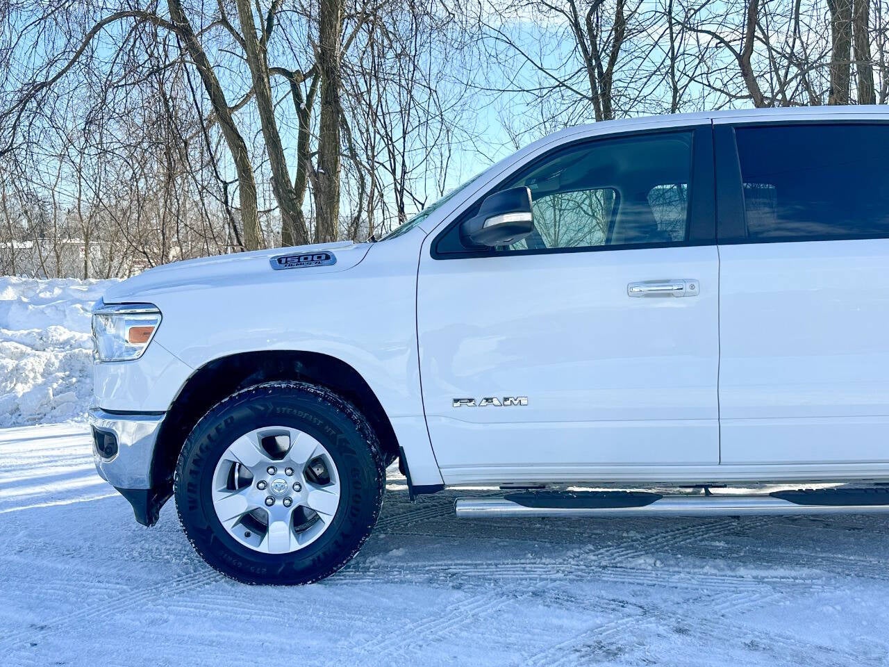 2020 RAM 1500 Big Horn 4x4 4dr Crew Cab 5.6 ft. SB Pickup