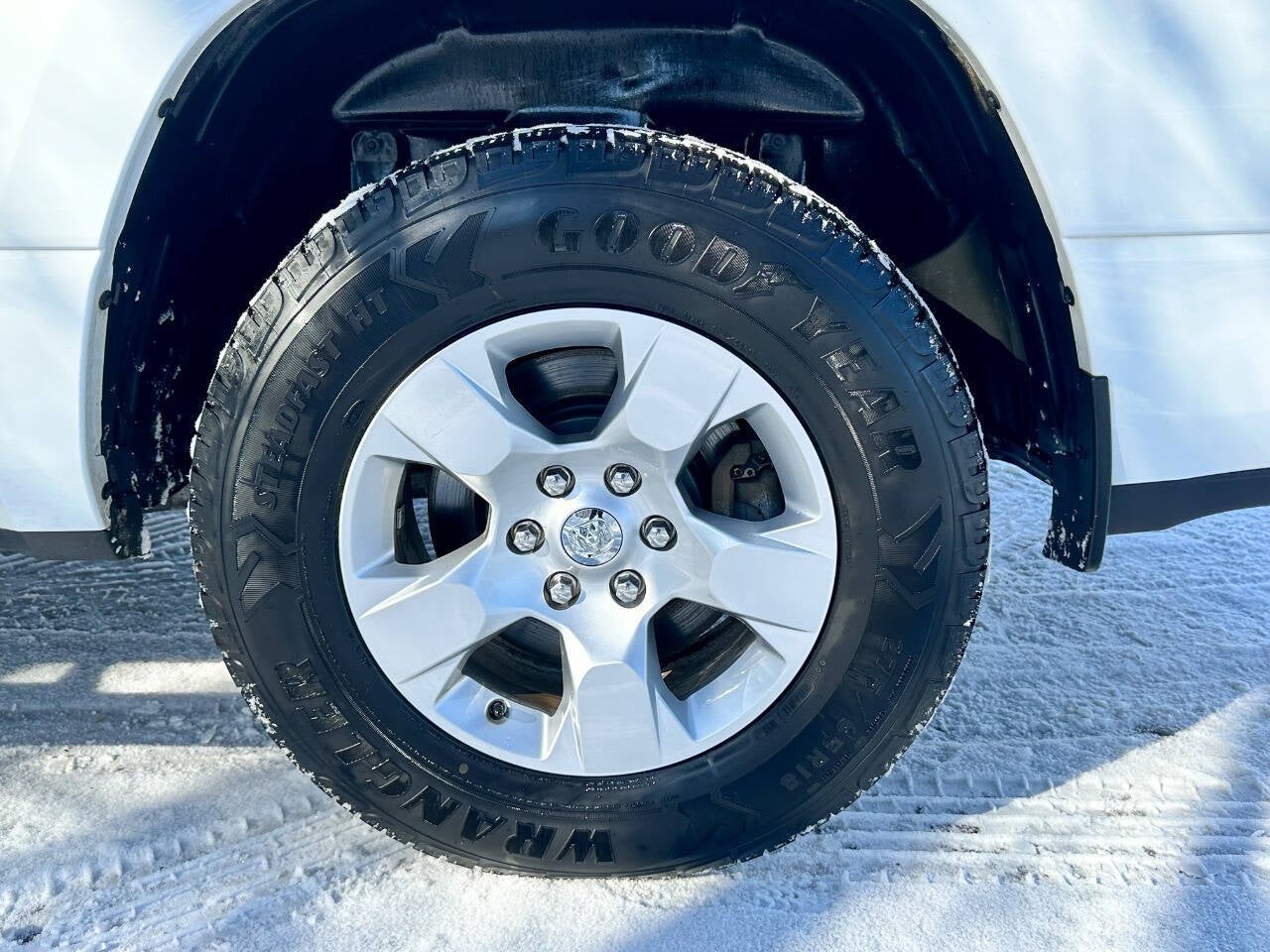 2020 RAM 1500 Big Horn 4x4 4dr Crew Cab 5.6 ft. SB Pickup