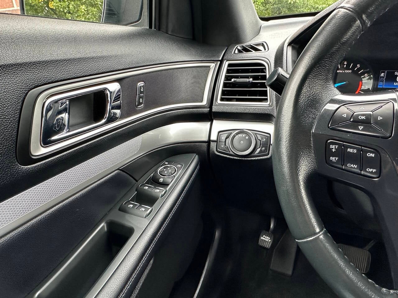 2017 Ford Explorer XLT AWD 4dr SUV