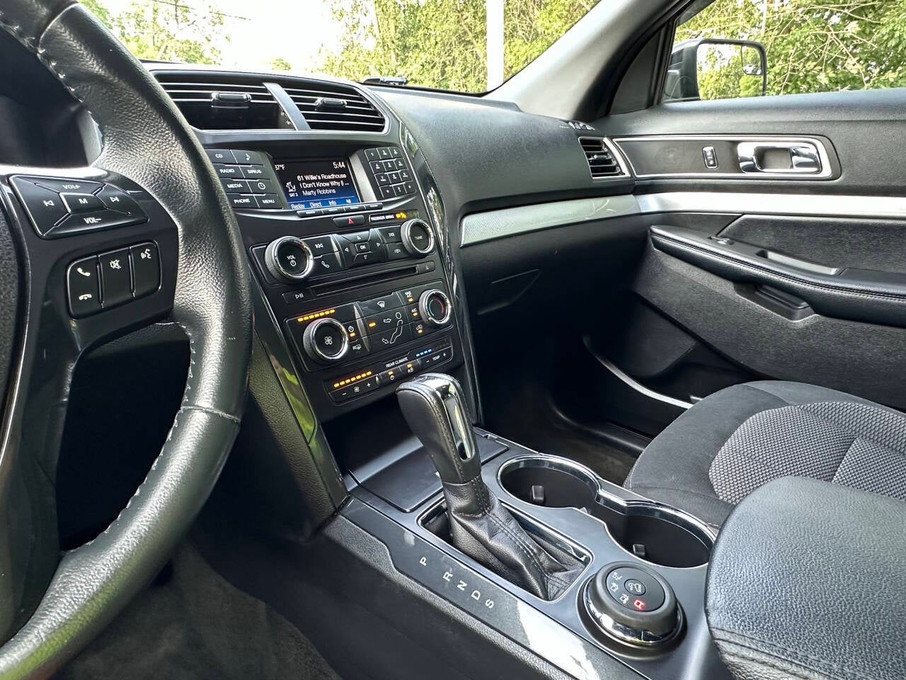 2017 Ford Explorer XLT AWD 4dr SUV