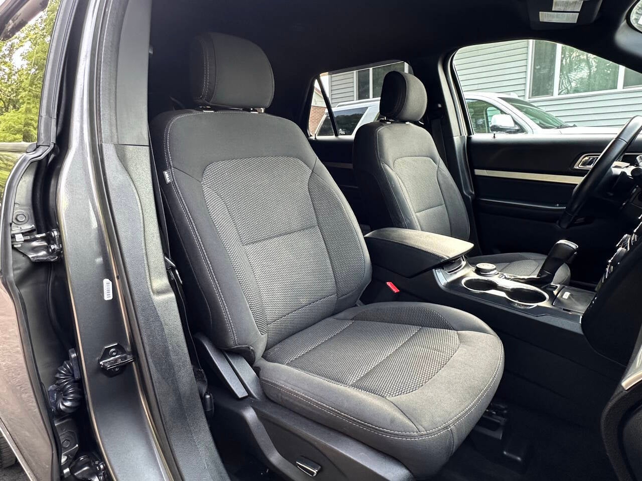 2017 Ford Explorer XLT AWD 4dr SUV