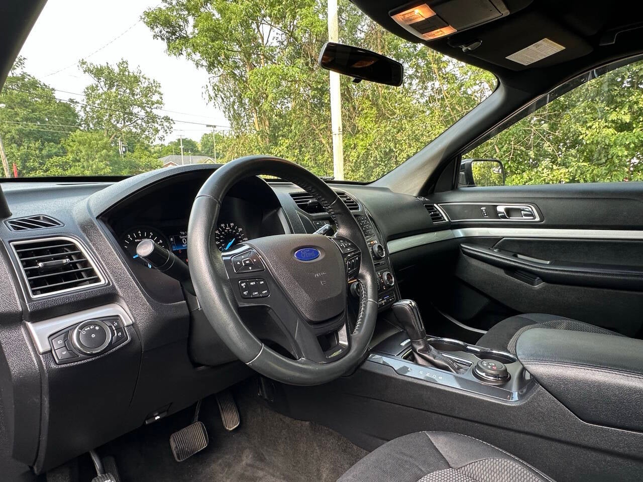 2017 Ford Explorer XLT AWD 4dr SUV