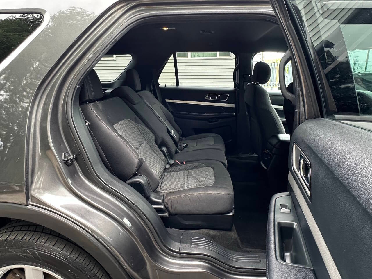 2017 Ford Explorer XLT AWD 4dr SUV