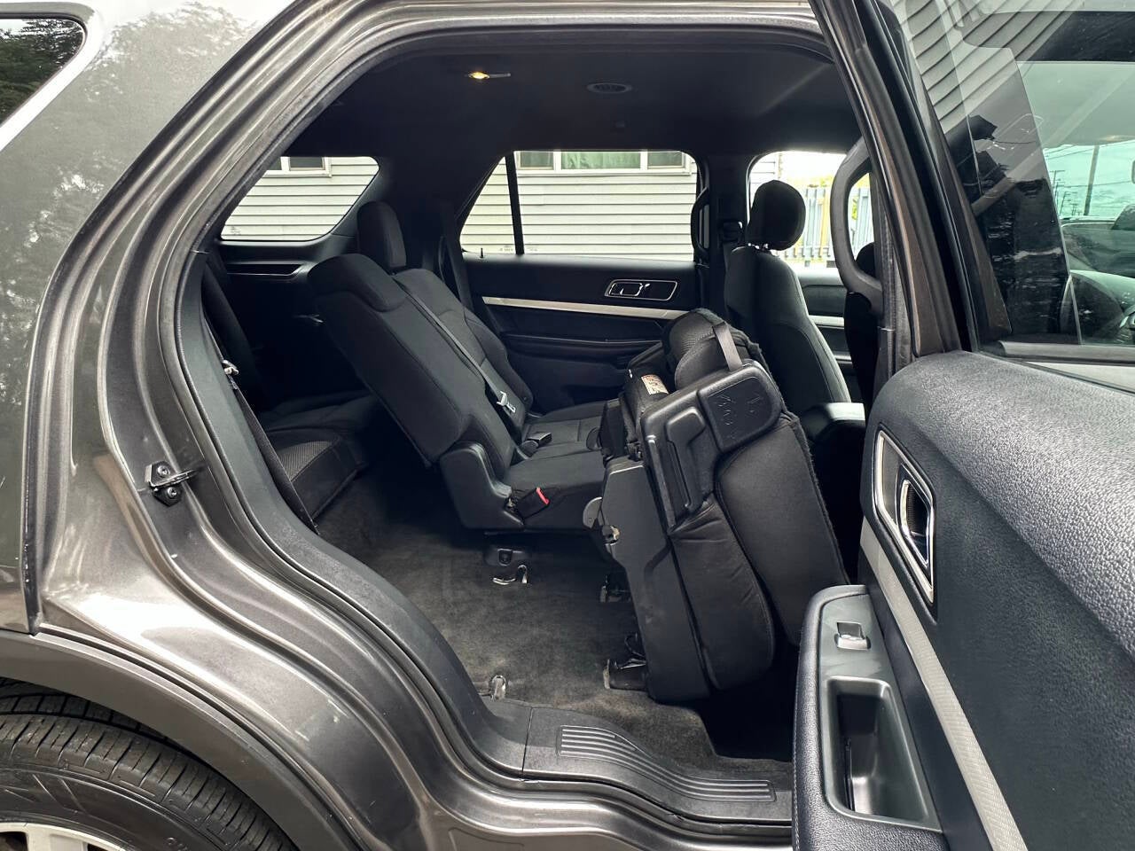 2017 Ford Explorer XLT AWD 4dr SUV