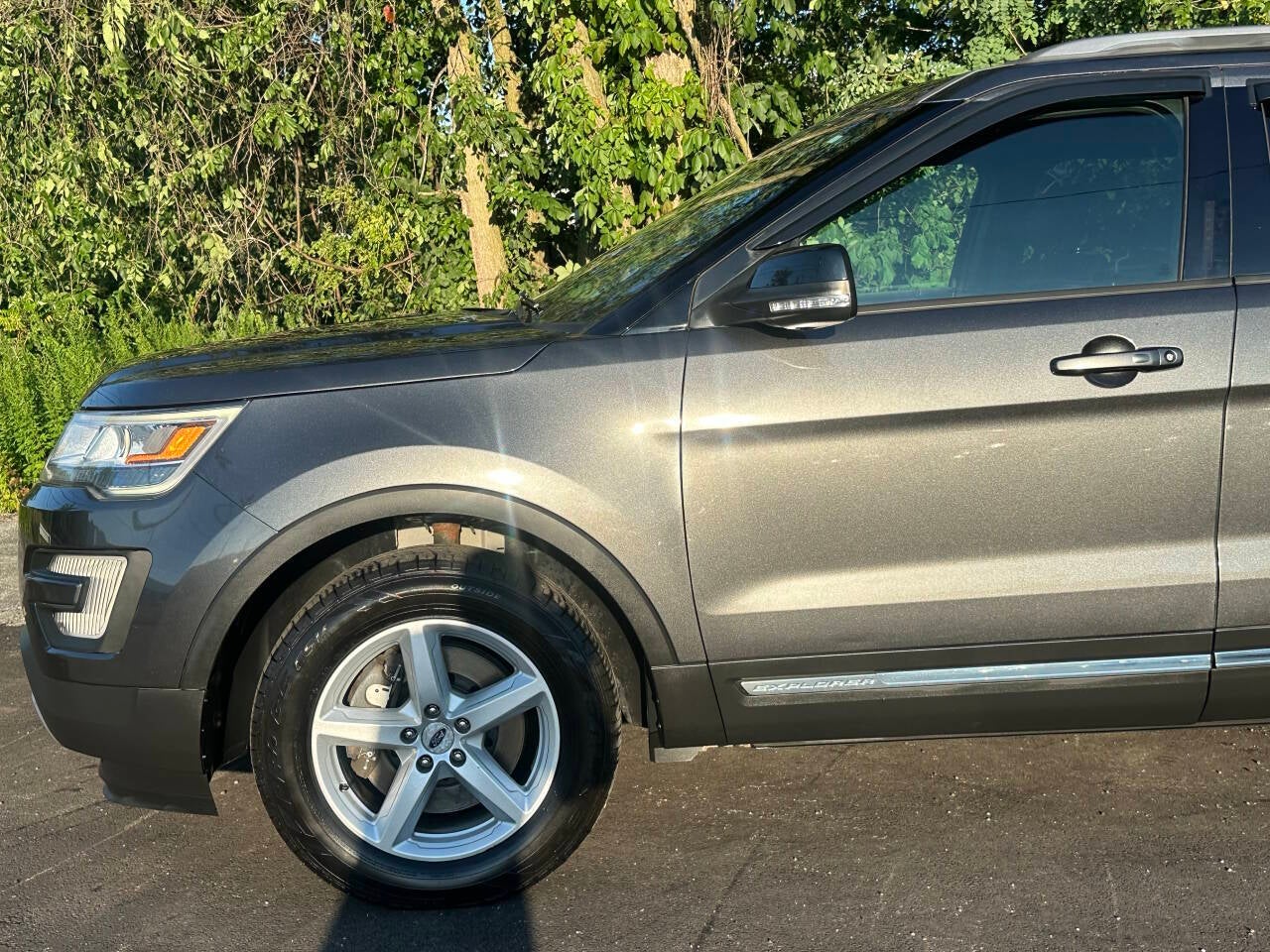 2017 Ford Explorer XLT AWD 4dr SUV