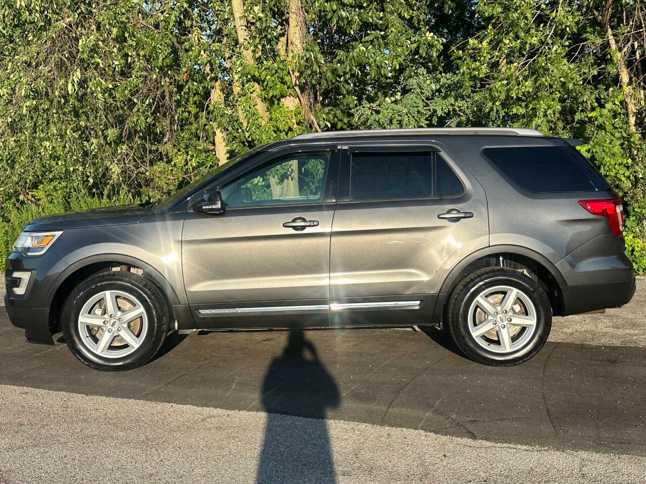 2017 Ford Explorer XLT AWD 4dr SUV