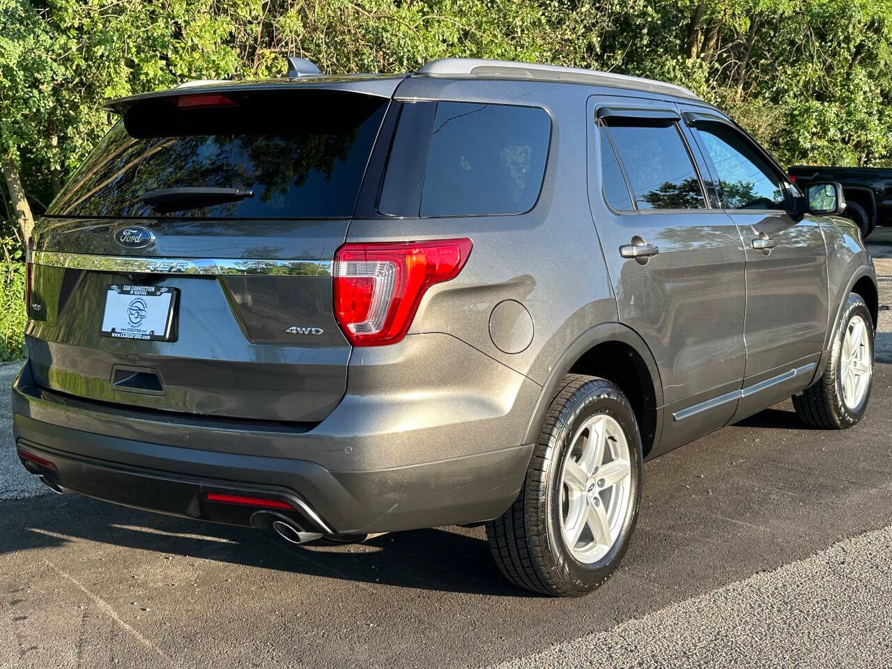 2017 Ford Explorer XLT AWD 4dr SUV