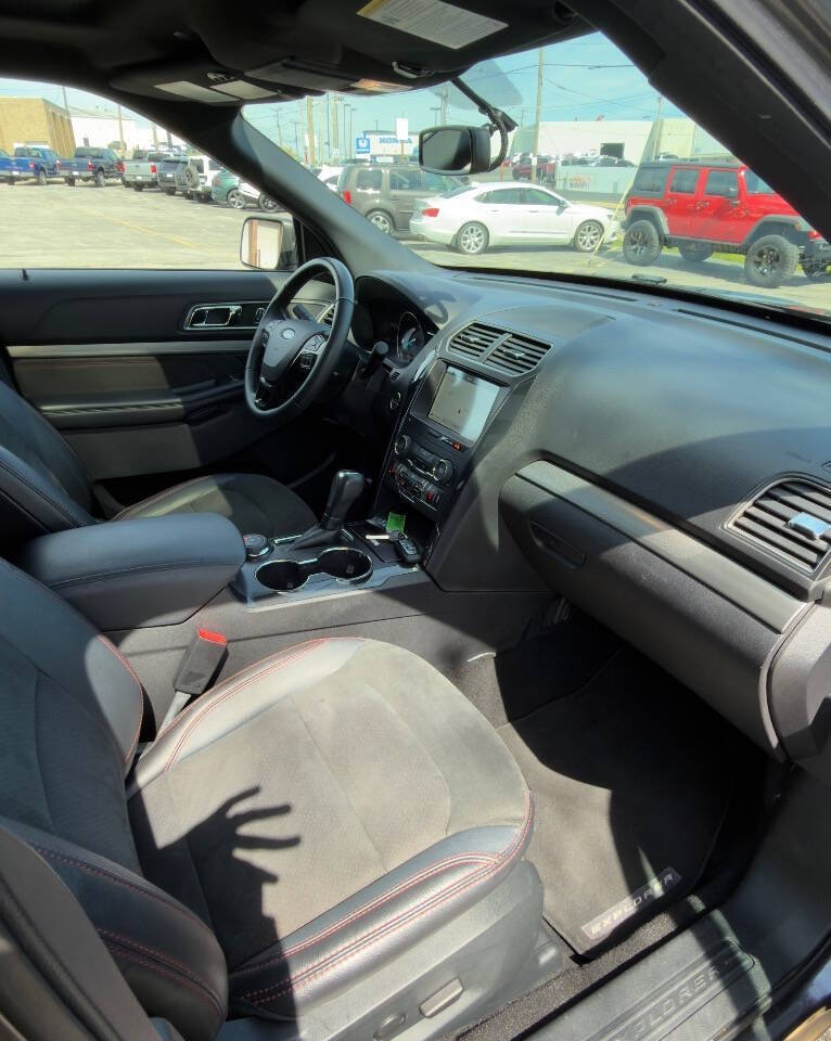2019 Ford Explorer XLT AWD 4dr SUV