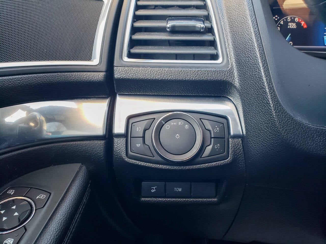 2018 Ford Explorer Sport AWD 4dr SUV