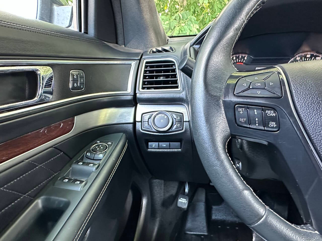 2018 Ford Explorer Platinum AWD 4dr SUV