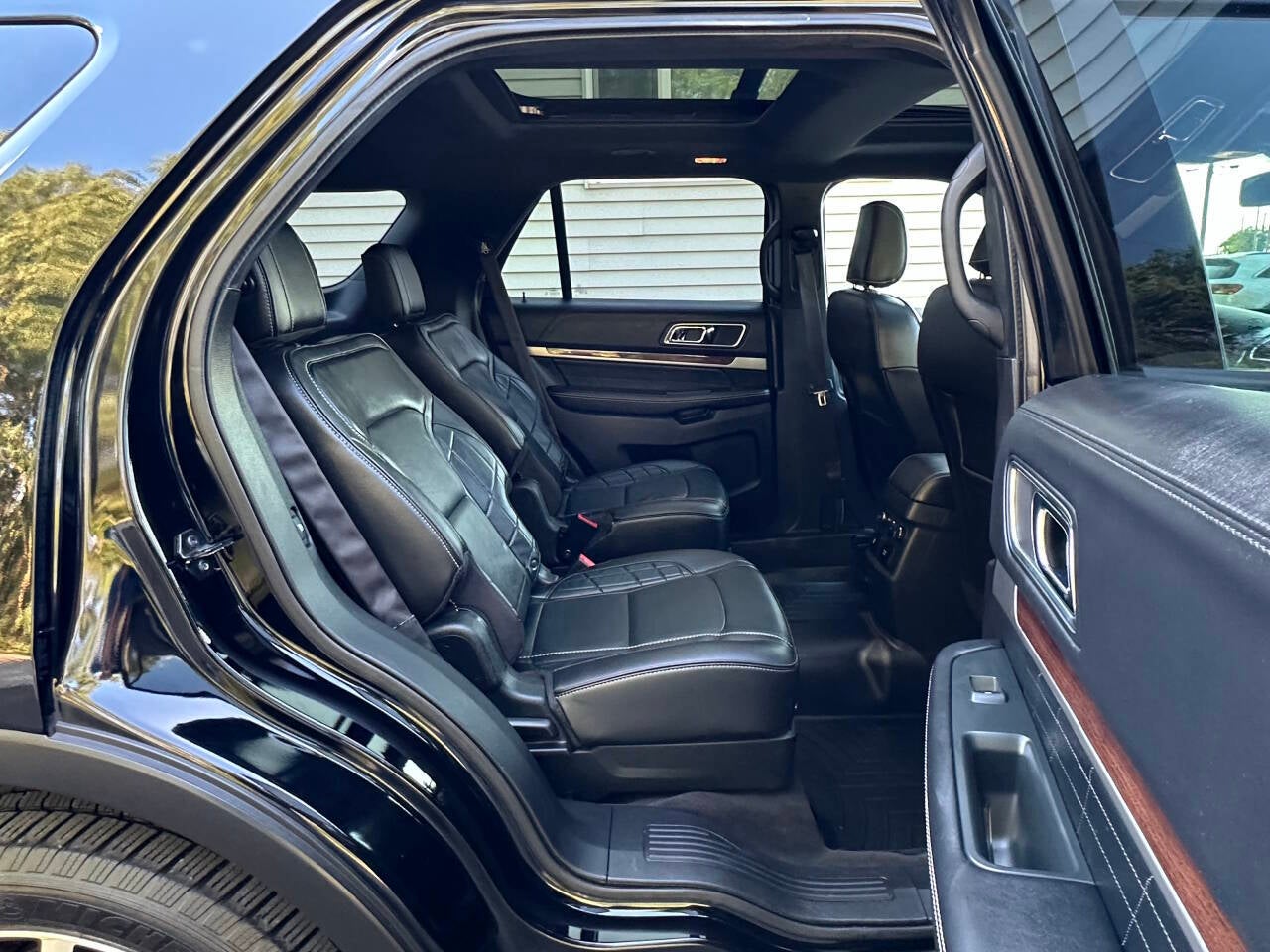 2018 Ford Explorer Platinum AWD 4dr SUV