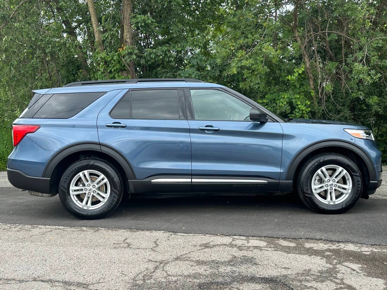 2020 Ford Explorer XLT AWD 4dr SUV