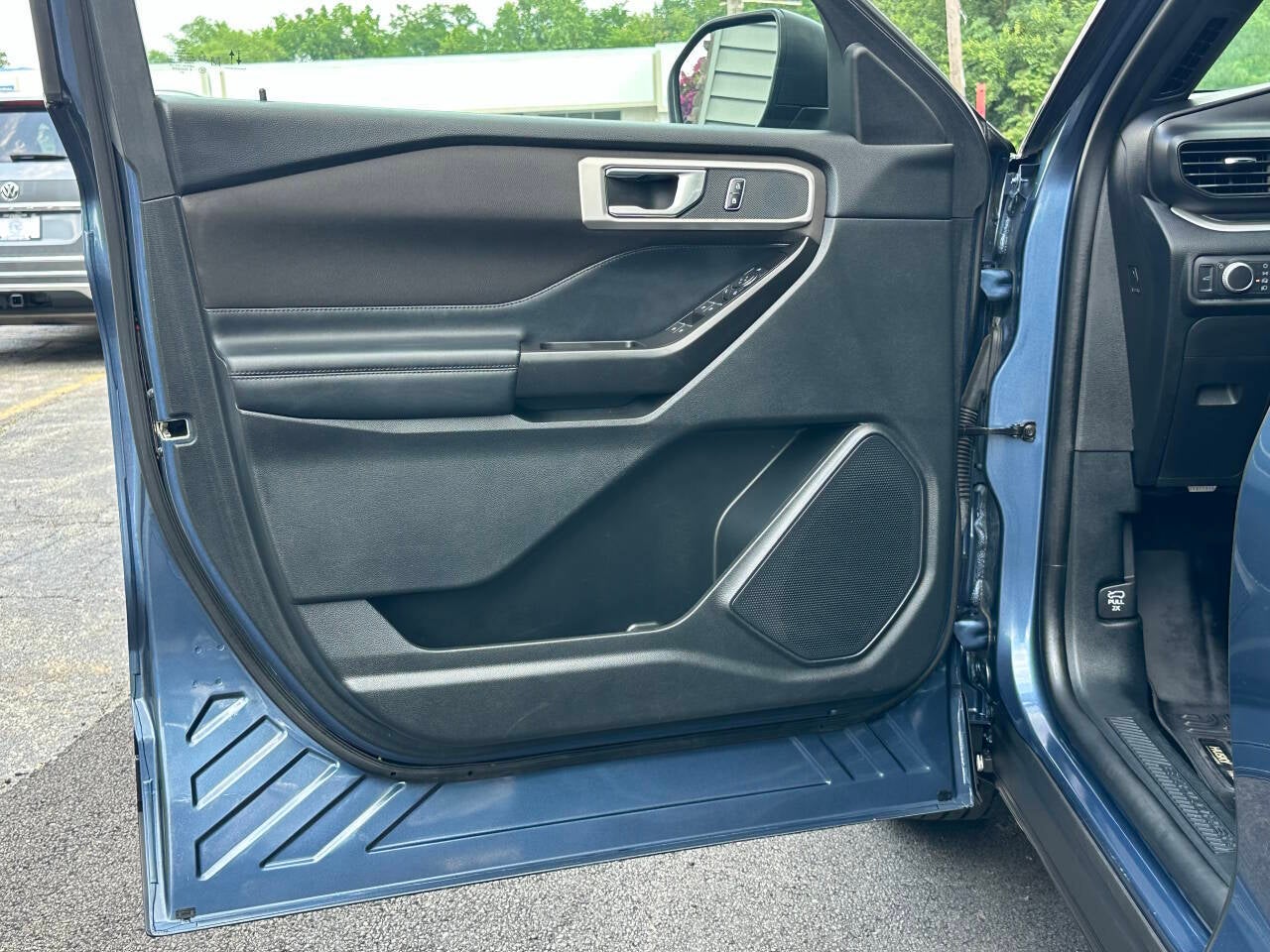 2020 Ford Explorer XLT AWD 4dr SUV