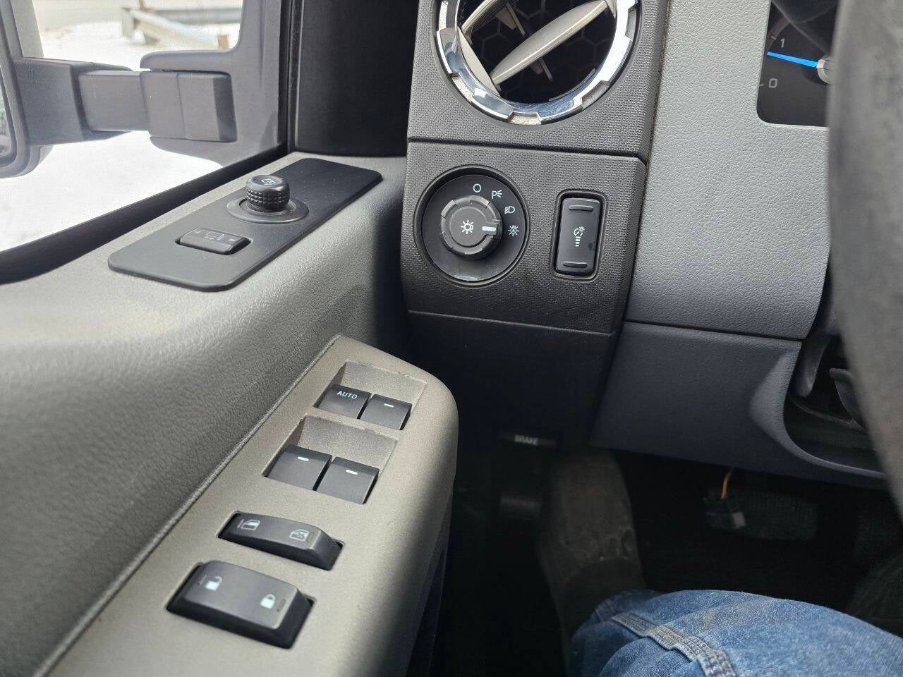 2012 Ford F-250 Super Duty XLT 4x4 4dr Crew Cab 8 ft. LB Pickup