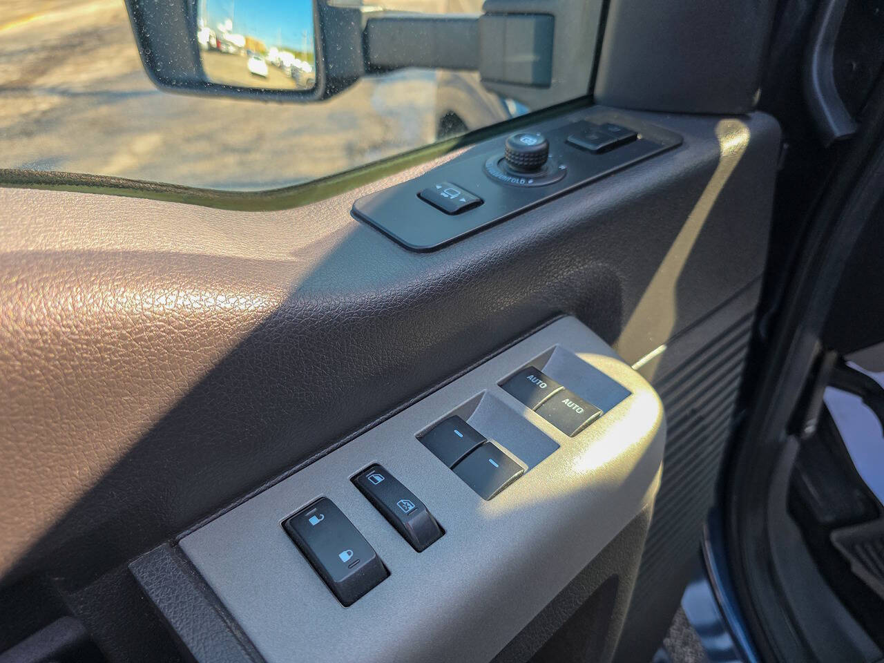 2015 Ford F-350 Super Duty Lariat 4x4 4dr Crew Cab 6.8 ft. SB SRW Pickup