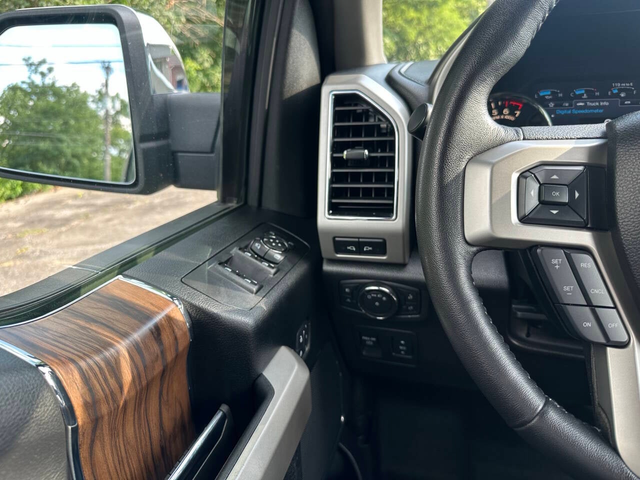 2018 Ford F-150 Lariat - Photo 32