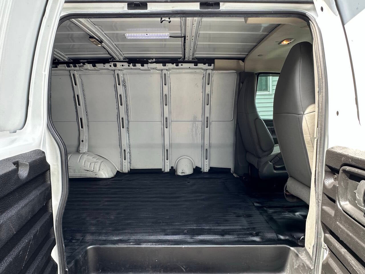 2018 Chevrolet Express Cargo Work Van - Photo 38