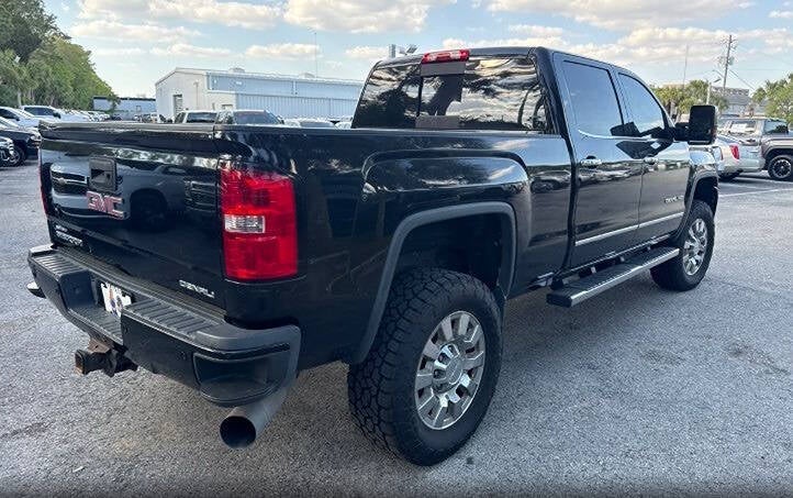 2016 GMC Sierra 2500HD Denali 4x4 4dr Crew Cab SB