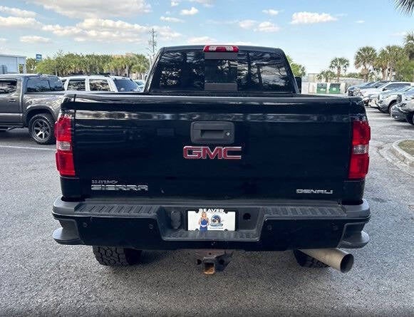 2016 GMC Sierra 2500HD Denali 4x4 4dr Crew Cab SB