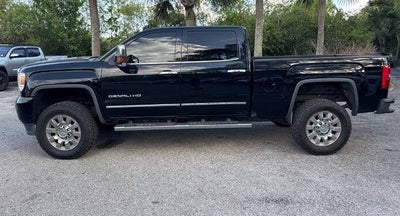 2016 GMC Sierra 2500HD Denali 4x4 4dr Crew Cab SB