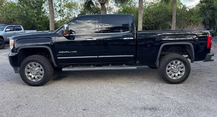 2016 GMC Sierra 2500HD Denali 4x4 4dr Crew Cab SB